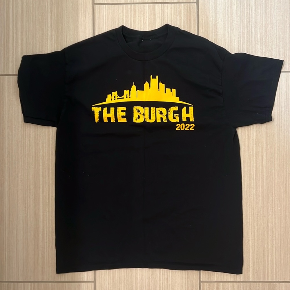 Black tshirt; women’s large